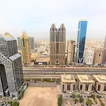 Luxury Dowtown Apt With Stunning Skyline Views