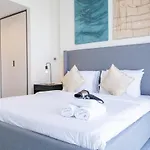 2Bedroom Upsacale Near Metro Stn & Zabeel Park