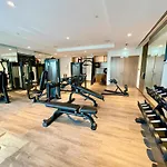 Chic Luxe 2Br I High Floor L By Burj Khalifa & Dubai Mall I Pool L Gym