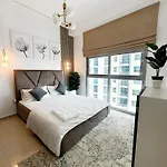 Luxurious 2 Bedroom With Iconic Marina & Arabian Sea View