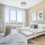 Alfa World Trade Centre Dubai 1Br, Max Metro Station