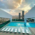 Alfa World Trade Centre Dubai 1Br, Max Metro Station
