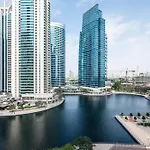 Upscale Studio Full Lake View In Goldcrest View Tower