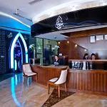 Broadway Hotel
