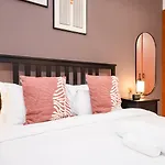 Stylish One Bedroom Sanctuary In The Greens