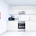 Luxurious 1Br Apt With Balcony In Production City