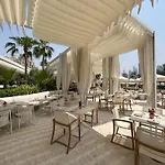 Signature Studio At Seven Palm
