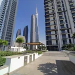 Awesome 2-Bedroom Apartment With Iconic Views In Business Bay