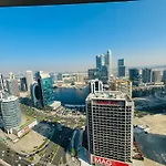 Stunning Studio With Rooftop Pool, Balcony & Gym