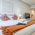 Chic Modern Studio Apartment For 2 In Jvc!