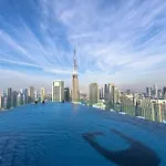 Magical Apt With Rooftop Pool & Burj Khalifa View!