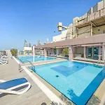 Vibrant 2Br Escape With Pool & Gym