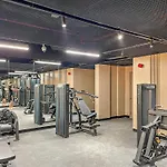 Chic Studio With Balcony At Westwood Grande
