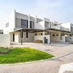 Villa With 3 Bedrooms In Madinat Hind 4 - Damac Hills - Dubai