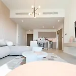 Grande Luxury 1B With Balcony & City Views