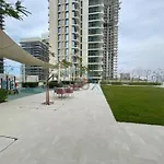 Dubai Harbour & Sea Views 1 Bedroom Near Key Landmarks, Marina Vista T1, Emaar Beachfront By Deluxe Holiday Homes