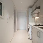 Seven Palm Hotel & Apartments - Pool & Beach Access