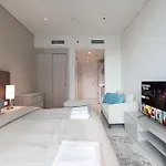 Seven Palm Hotel & Apartments - Pool & Beach Access