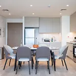 Luxury 2-Bed Retreat With Stunning Creek Views