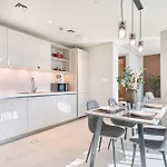 Stay By Latinem Luxury 1Br Holiday Home Cvg 1410 Near Burj Khalifa