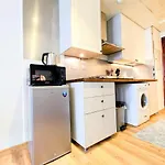Modern Studio With Balcony - Close To Metro & Marina