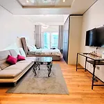 Modern Studio With Balcony - Close To Metro & Marina