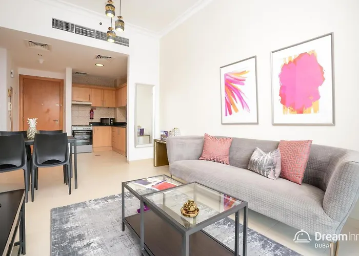 Dream Inn Apartments - Mayfair Residence