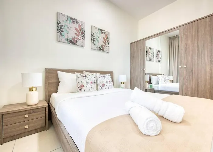 Luxurious Master Bed Room Ladies Apartment Only