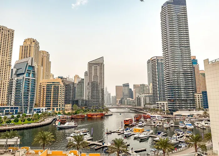 Luxurious 2 Bedroom With Iconic Marina & Arabian Sea View