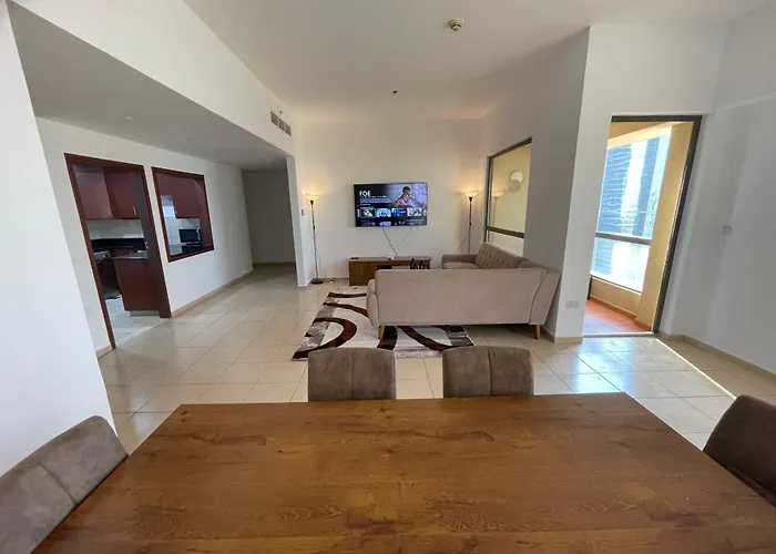 Seaview Beach Hostel Jbr - Walk To Beach - Gym - Pool - Metro Station