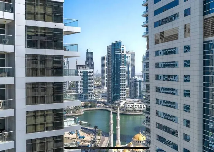 Nr Beach/2 Bed Upgraded/Terrace