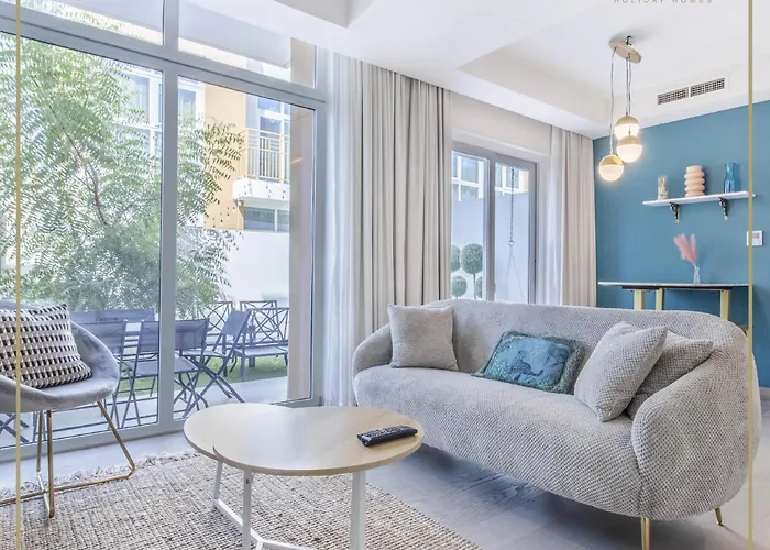 Impressive 3Br Villa-Akoya