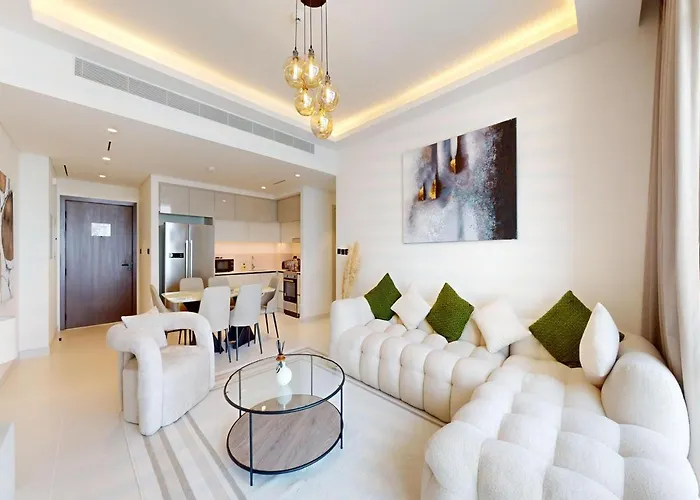 Waterfront ,High Floor 2Bed With Private Beach Access