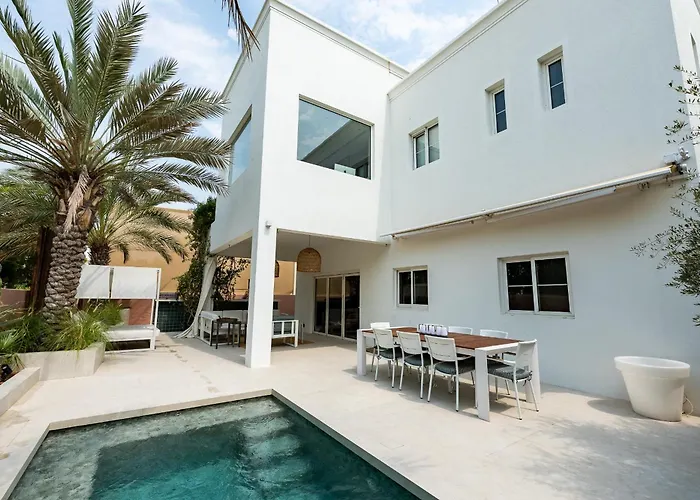 Villa Deema The Lakes Luxury 3 Bd Pool
