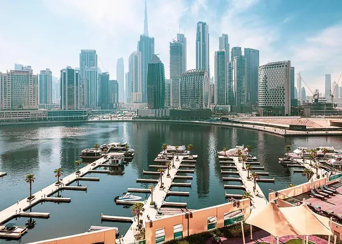 Easemytrip - Prime Business Bay Apt With Canal And Marina Views