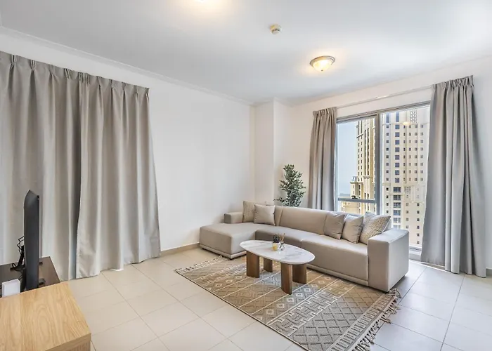 Spacious Modern Apartment In Marina