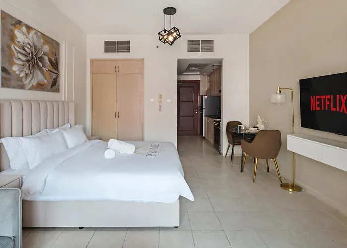 Chic Dubai Studio In Discovery Gardens