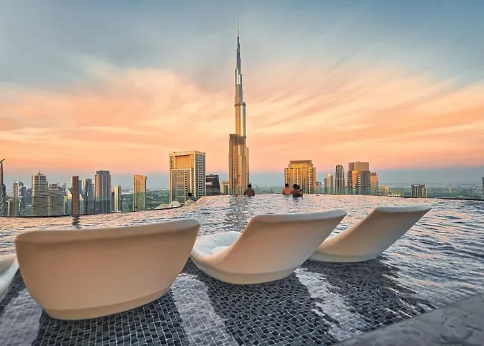 Magical Apt With Rooftop Pool & Burj Khalifa View!