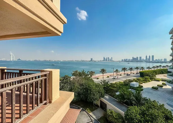 Waterfront 2Br Apartment With Sea Views