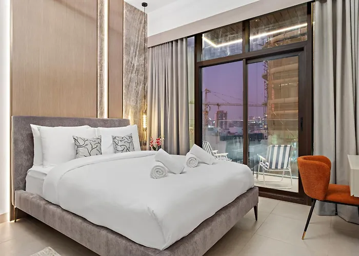 Chic Studio With Balcony At Westwood Grande