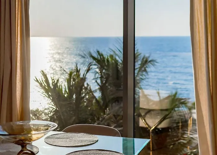 Bluewaters Sea View 2Br Pool & Gym & Beachfront