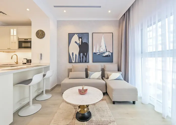 Livbnb-Radiant, Upgraded 1B Unit In District 14, Jvc
