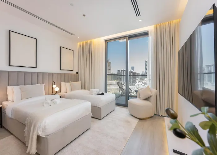 Sleek Studio In The Ivy Tower, Jvt