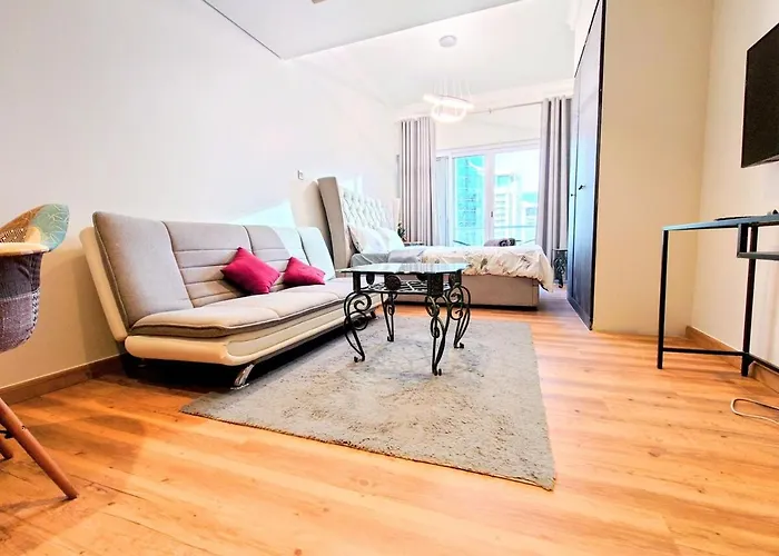 Modern Studio With Balcony - Close To Metro & Marina