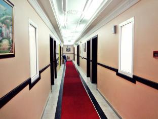 Oyo 353 Middle East Hotel 2*