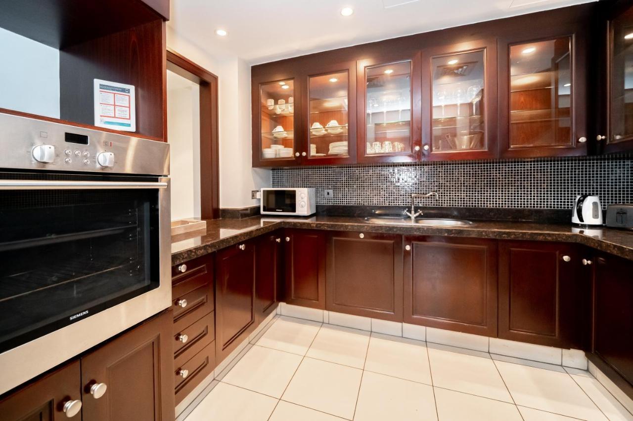 Higuests - Spacious Apt With Private Balcony In Old Town Apartment