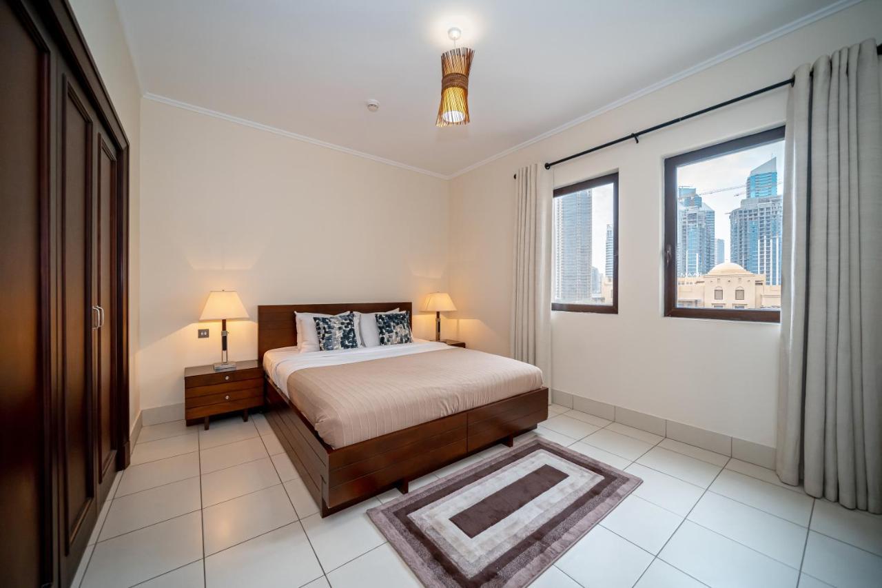 Higuests - Spacious Apt With Private Balcony In Old Town Apartment