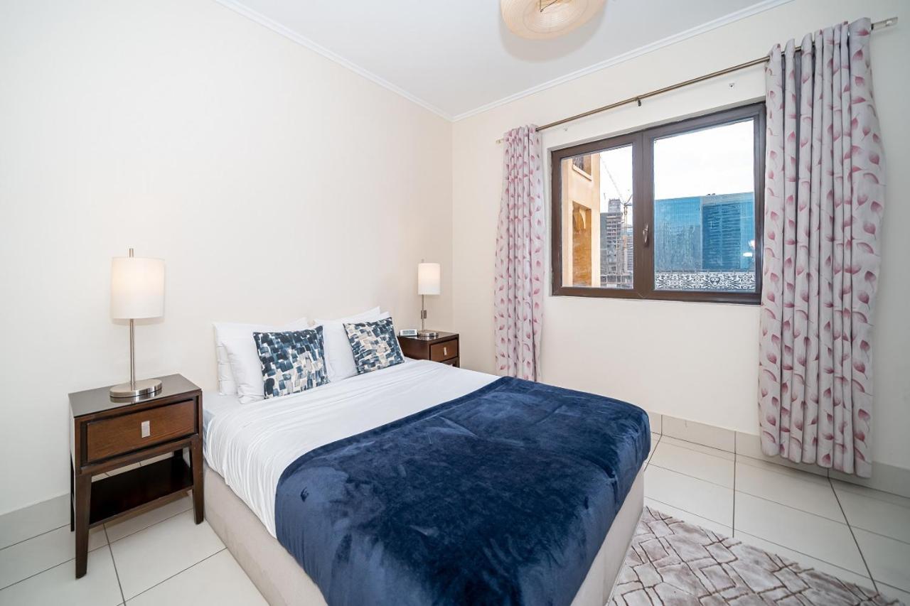 Apartment Higuests - Spacious Apt With Private Balcony In Old Town