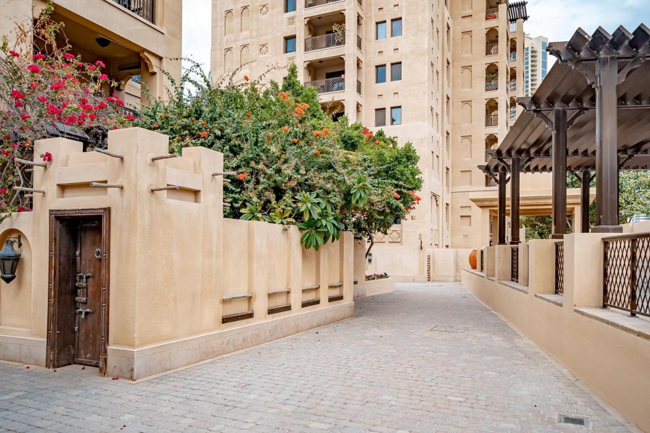 Higuests - Spacious Apt With Private Balcony In Old Town *