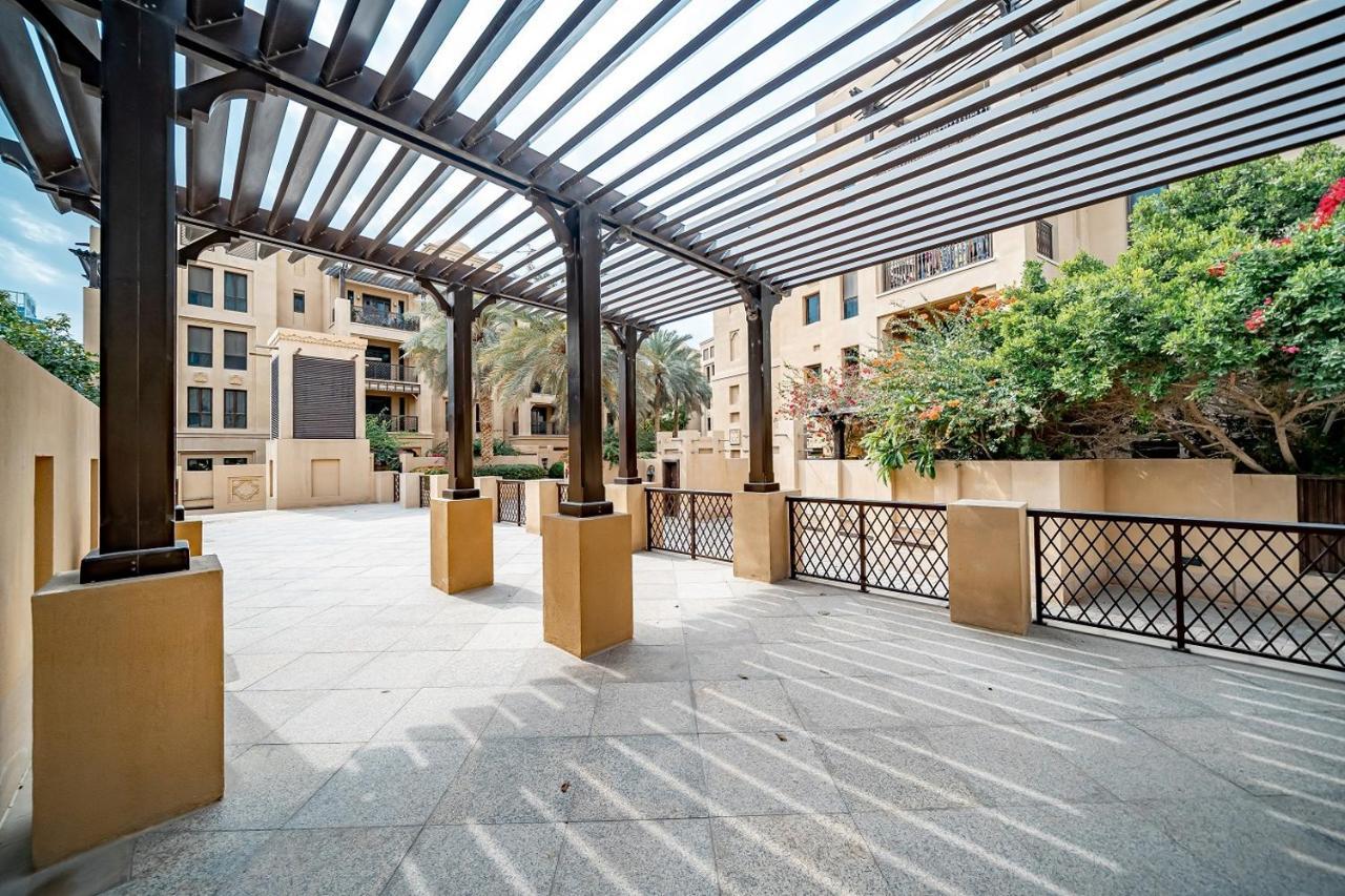 Apartment Higuests - Spacious Apt With Private Balcony In Old Town
